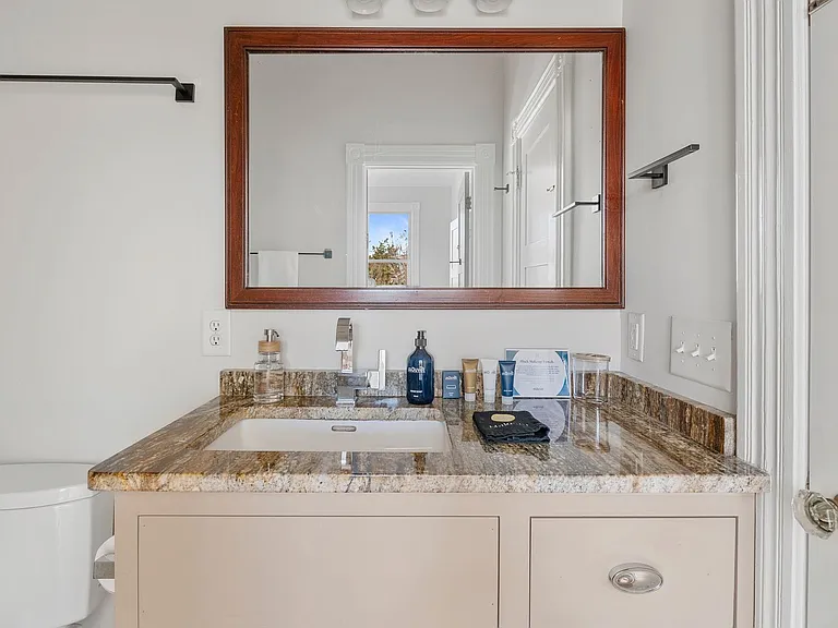 703 King St #B — Photo 27