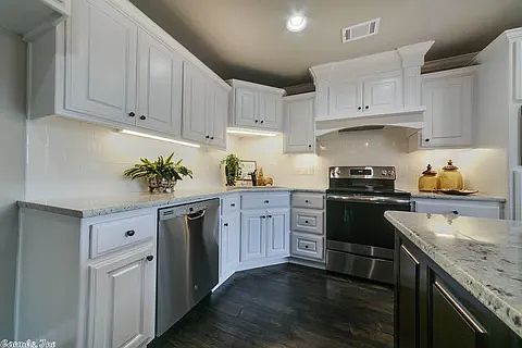 5th image of 27 Hillsboro Dr