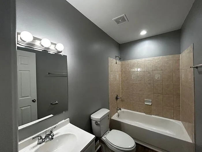 599 N Lakewood Ave — Photo 7