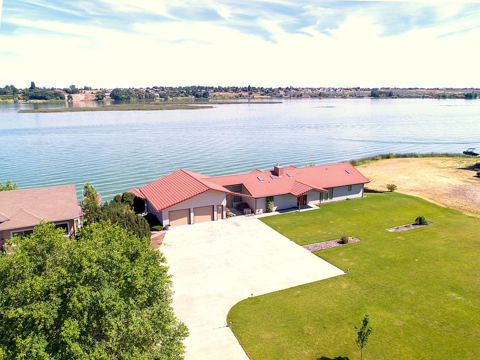 Incredible property on Lake