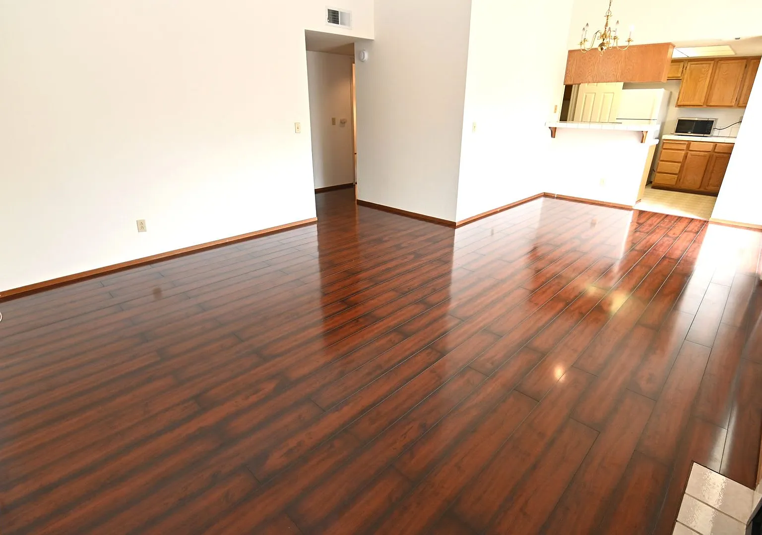 2/2 with private balcony w/ AC & Complex Pool - 1032 Summerplace Dr, San Jose — Photo 4