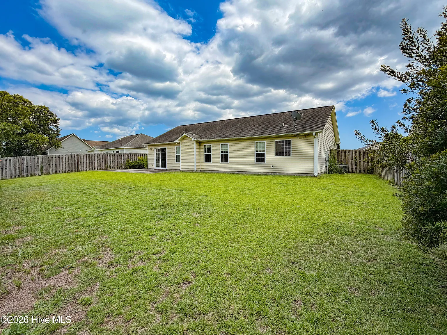 3 bed, 2.0 bath, $1,800 — Photo 2