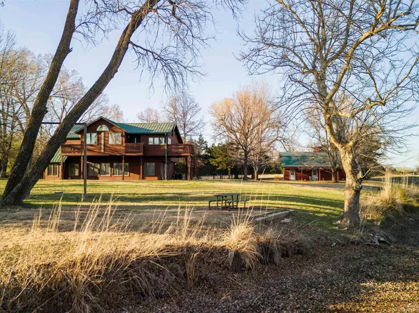 8 N Lake Dr, Hutchinson, KS 67501