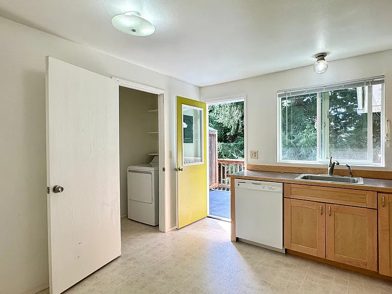 771 High School Rd NW — Photo 16