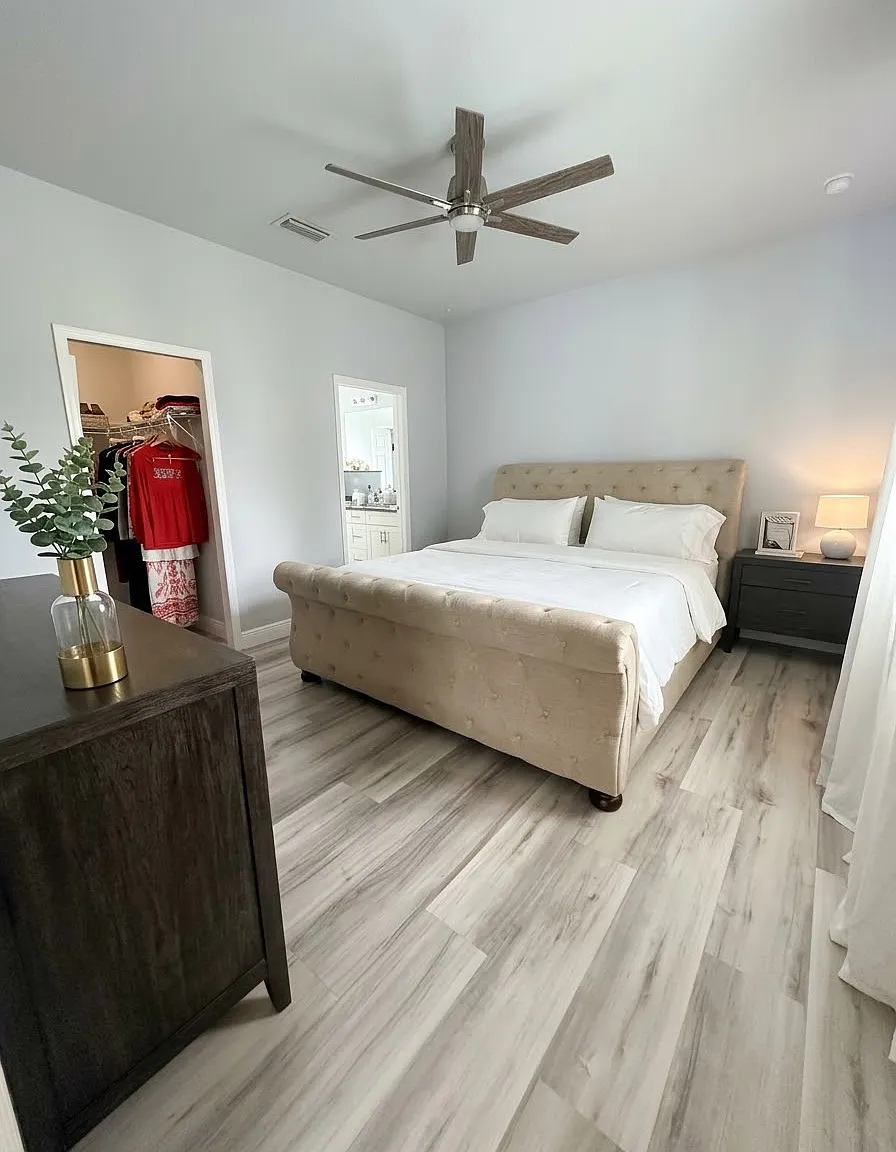 2427 Mallory Ave — Photo 3