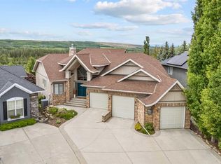 13 NE Discovery Rise SW, Calgary, AB T3H 4N6
