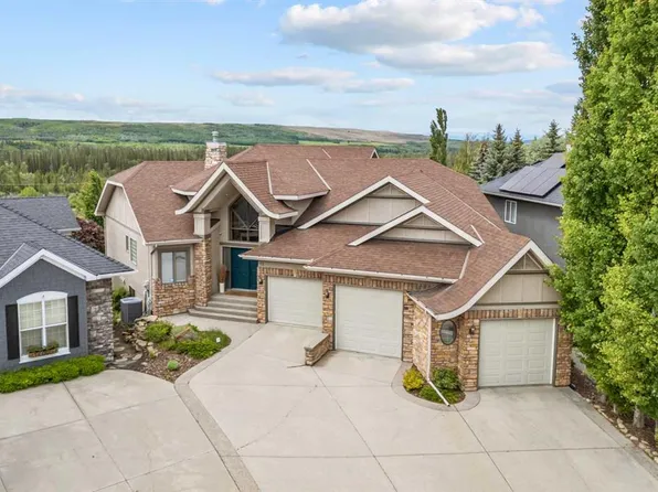13 NE Discovery Rise SW, Calgary, AB T3H 4N6