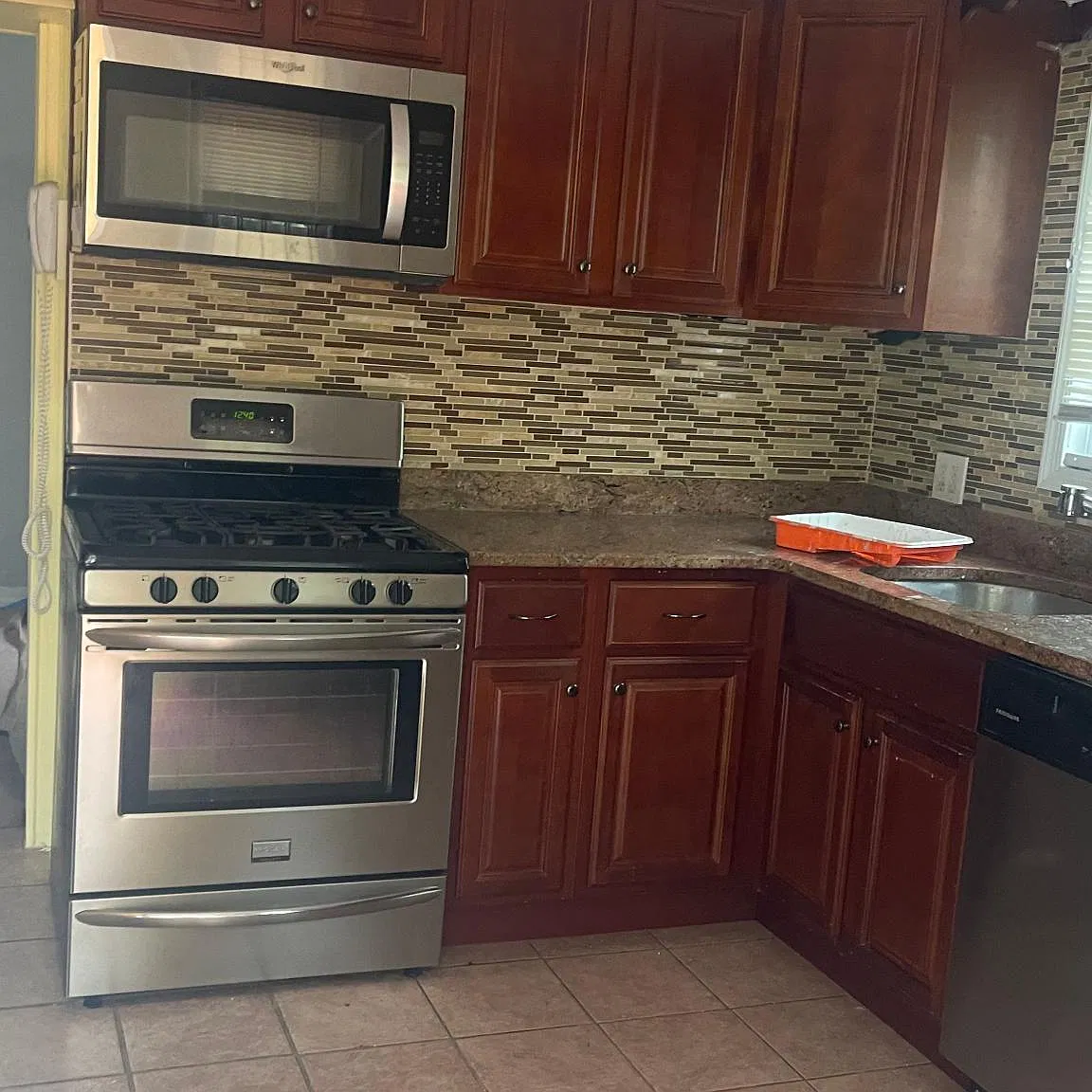 415 Seventeen Sanger St — Photo 2