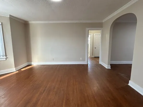 Radcliffe Apts. (105 N. 38th St.), 105 N 38th St #18, Omaha, NE 68131