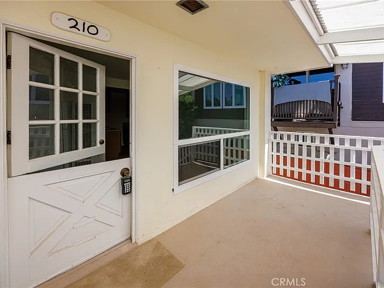 210 Cypress Dr — Photo 3
