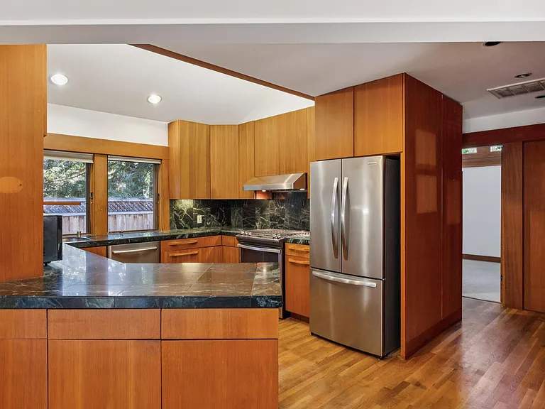 3340 Woodside Rd — Photo 10