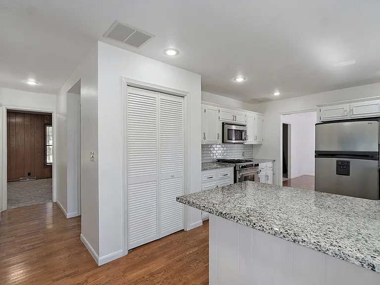 612 E Glendale St — Photo 17