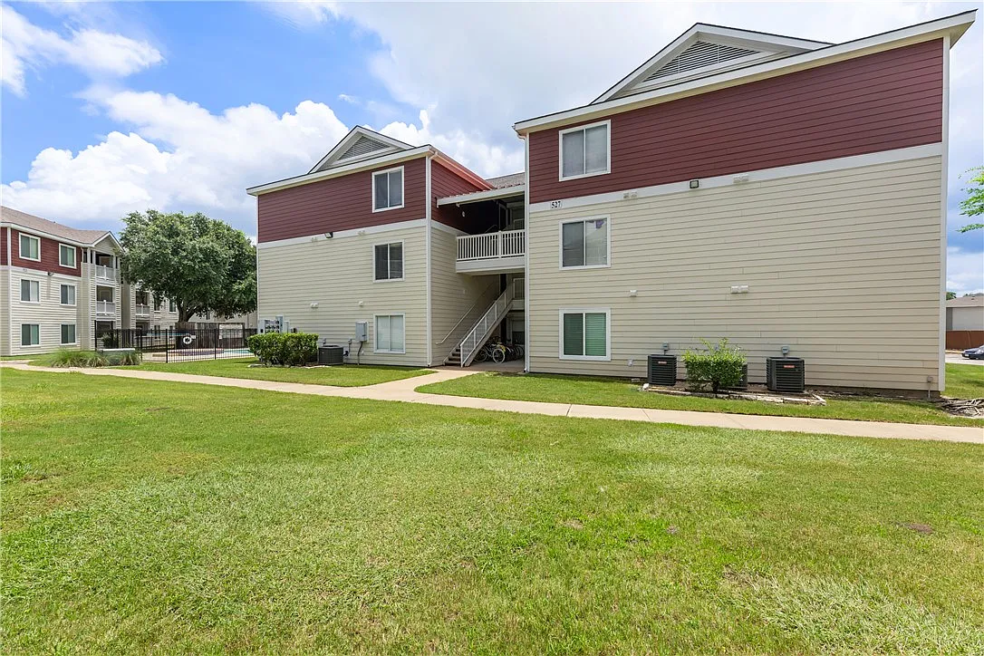 4 bed, 1236 sqft, $1,650 — Photo 3