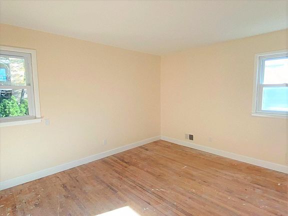 4th image of 82 Evergreen Ave Floor 1&2