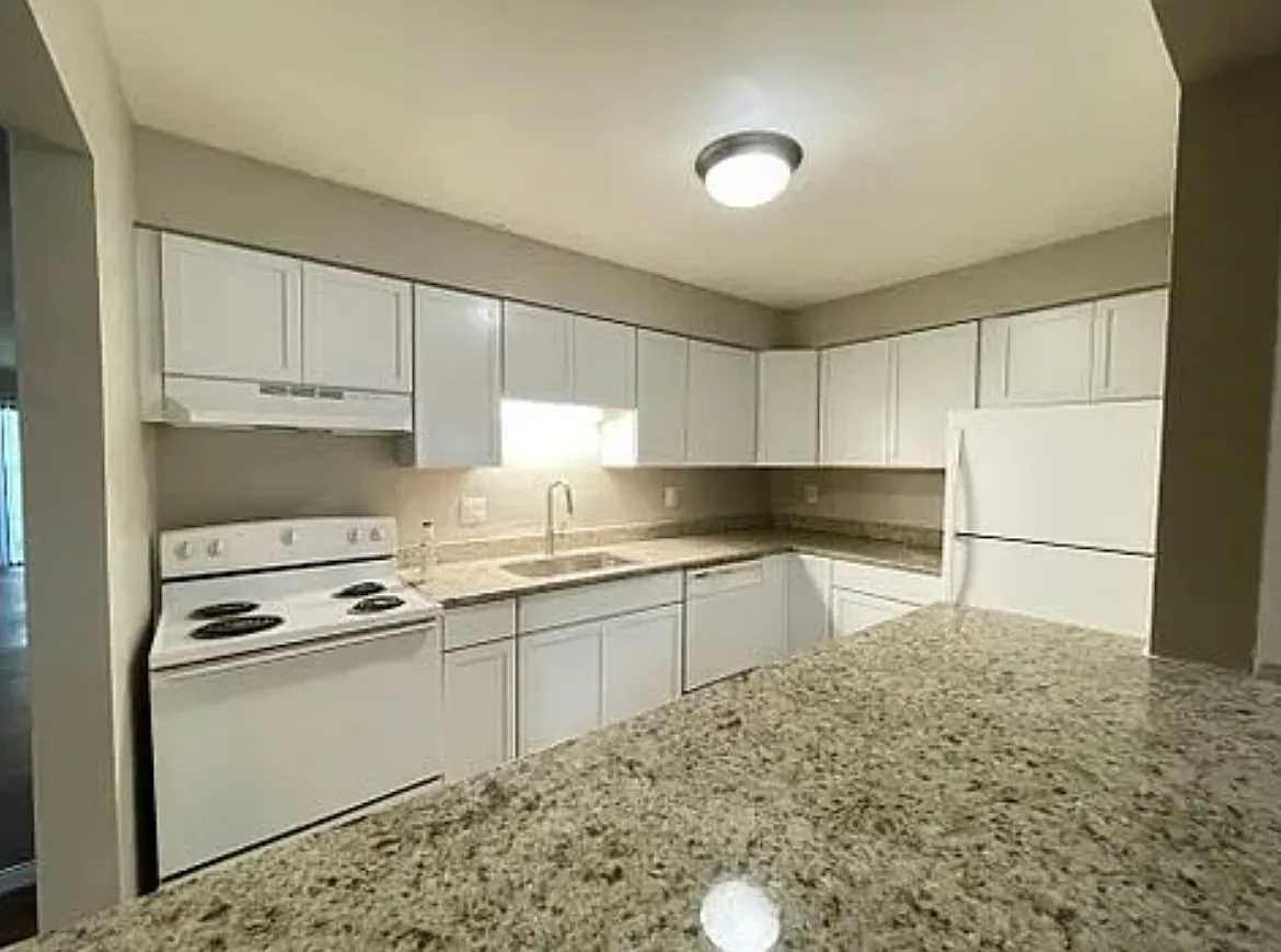 2 bed, 1100 sqft, $1,550 — Photo 2