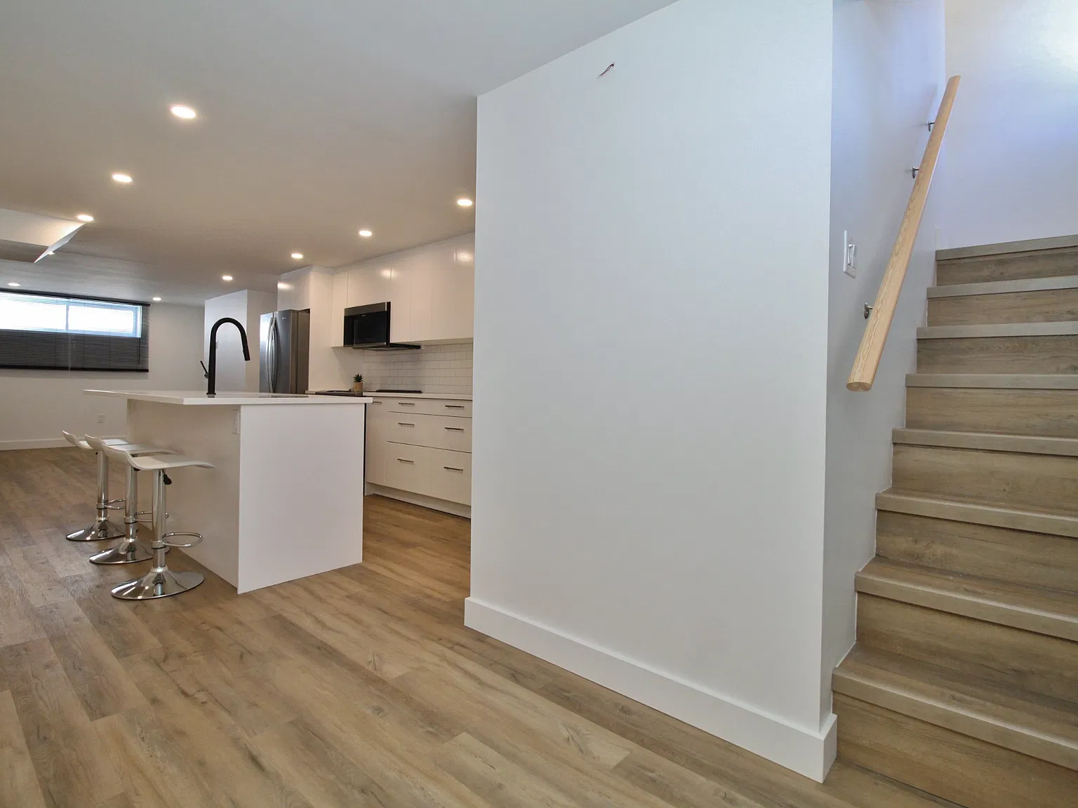 2138 Saunderson Dr — Photo 2