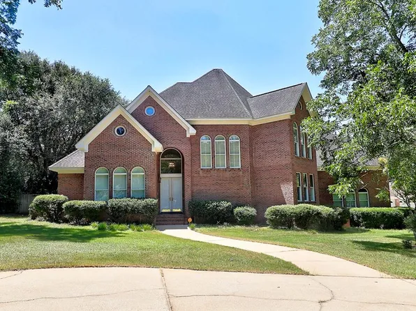 221 Asphodel Dr, Dothan, AL 36303