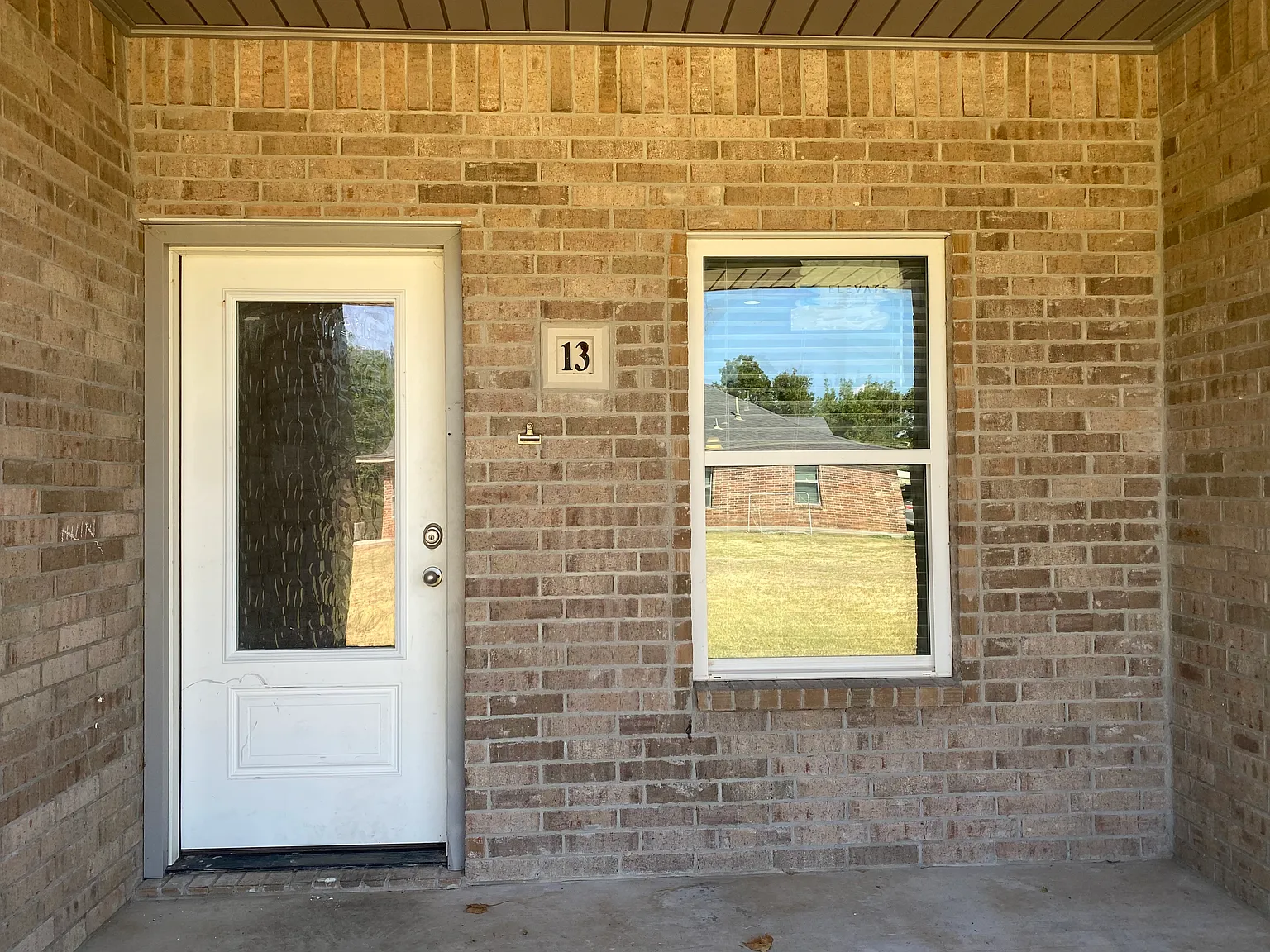 3 bed, 1029 sqft, $1,350 — Photo 2