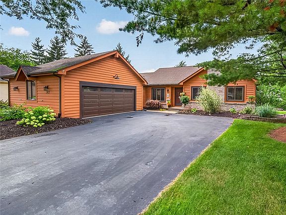 3rd image of 143 Lambton Cir