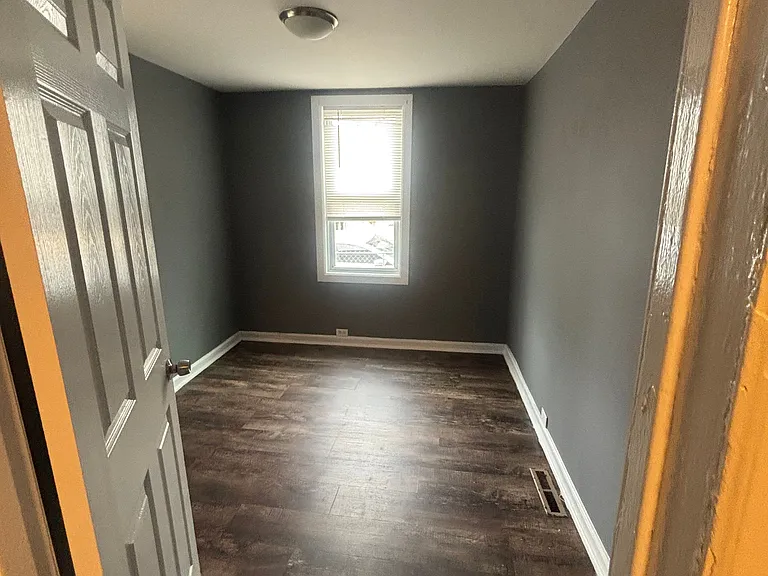 242 W Washington St #MAIN — Photo 8