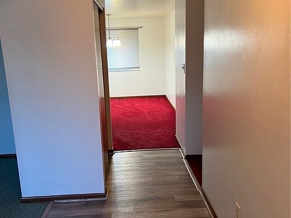 4th image of 548 Burgess Ave