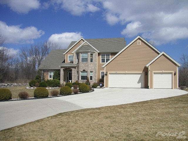  4 BR 2.5 BA 2466 Sq Ft