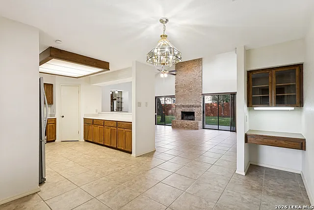 3 bed, 2.0 bath, 1879 sqft, $2,000 — Photo 4
