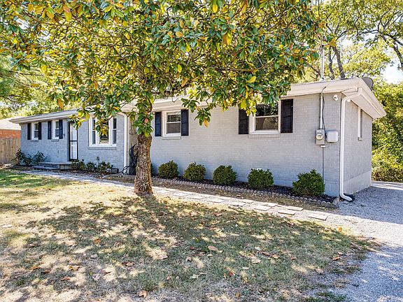3rd image of 991 Davidson Dr