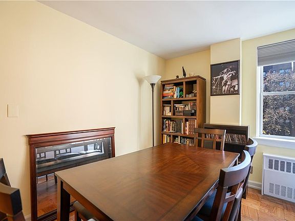 4th image of 25 Franklin Ave APT 6F