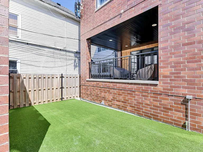 1647 W Irving Park Rd #1W — Photo 10