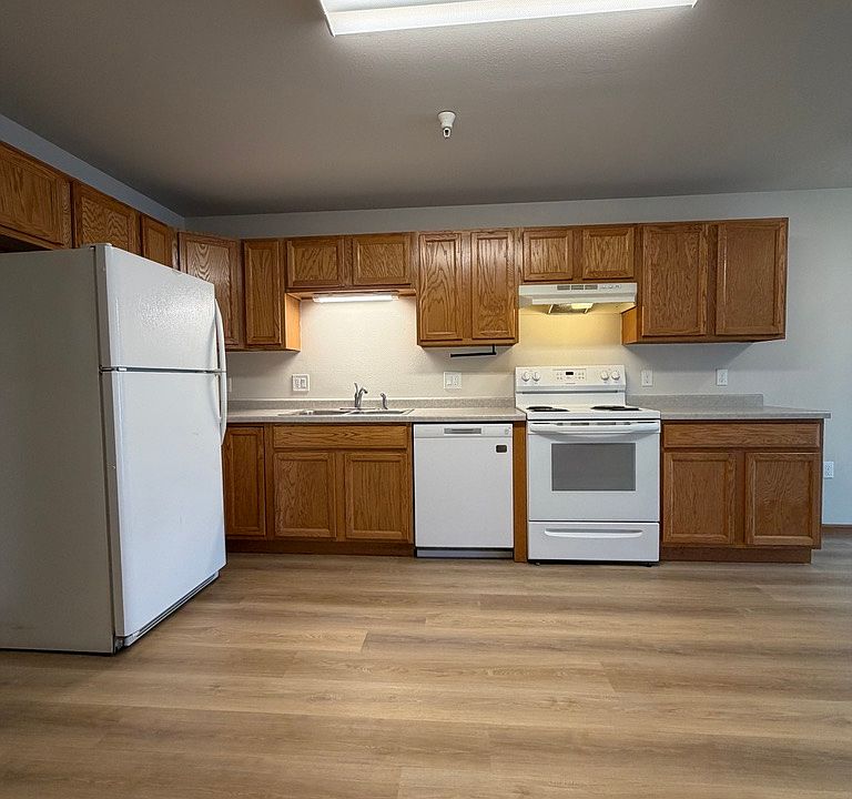 1st image of 6604 Elmwood Ave #108