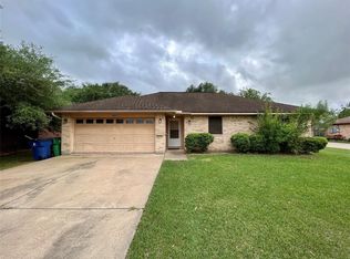 1220 Heather Ln, Angleton, TX 77515