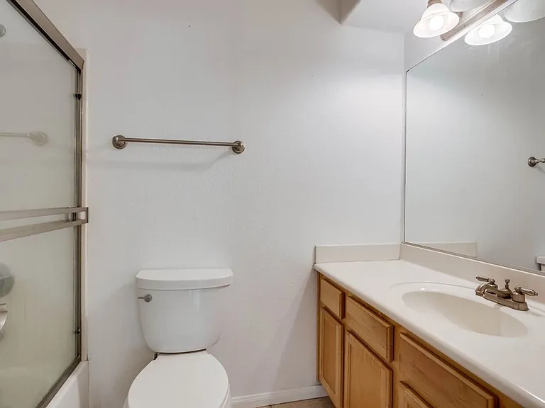 453 Graves Ave #18 — Photo 8