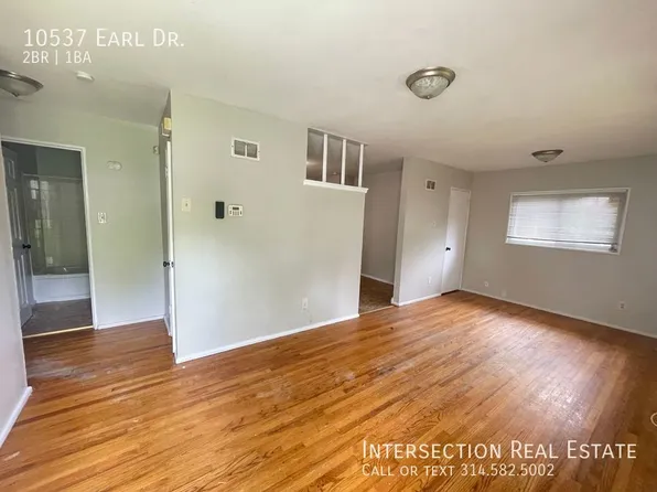 10537 Earl Dr, Saint Louis, MO 63136