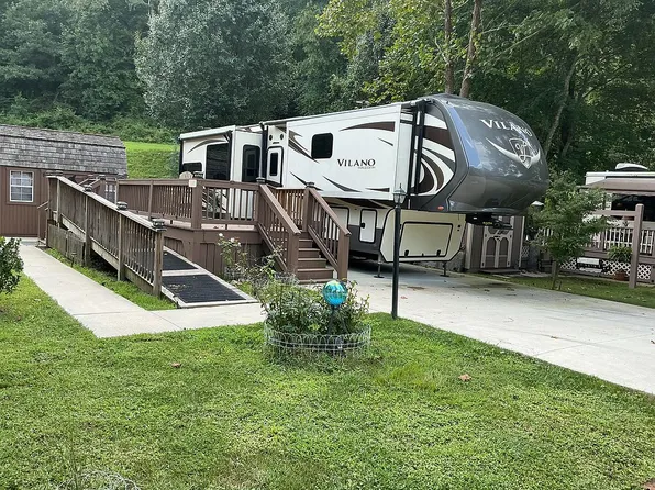 391 Conley Creek Cir, Blairsville, GA 30512