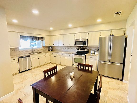 4th image of 111 Skyview Dr W
