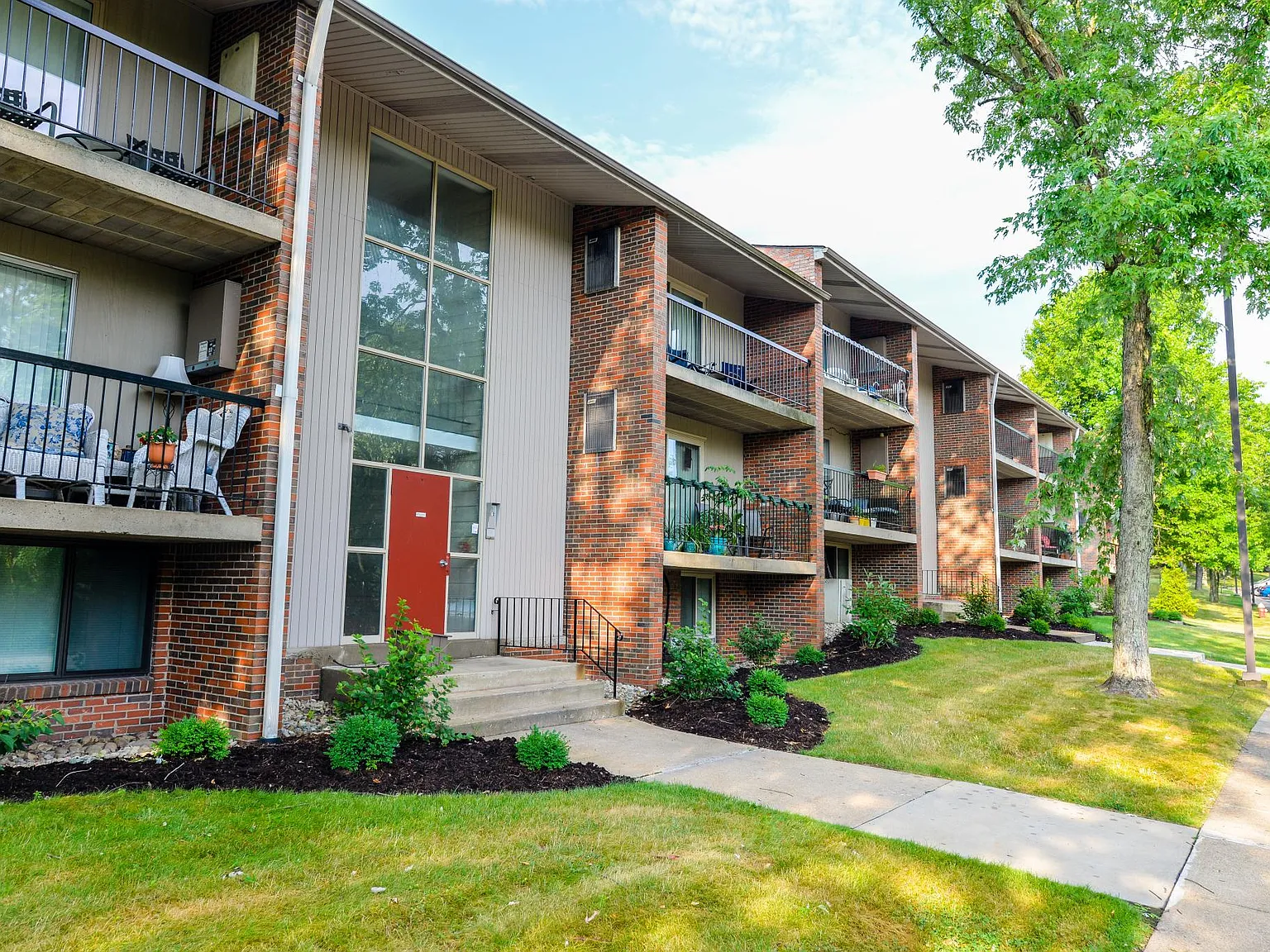 Durham Court Apartments — Photo 2