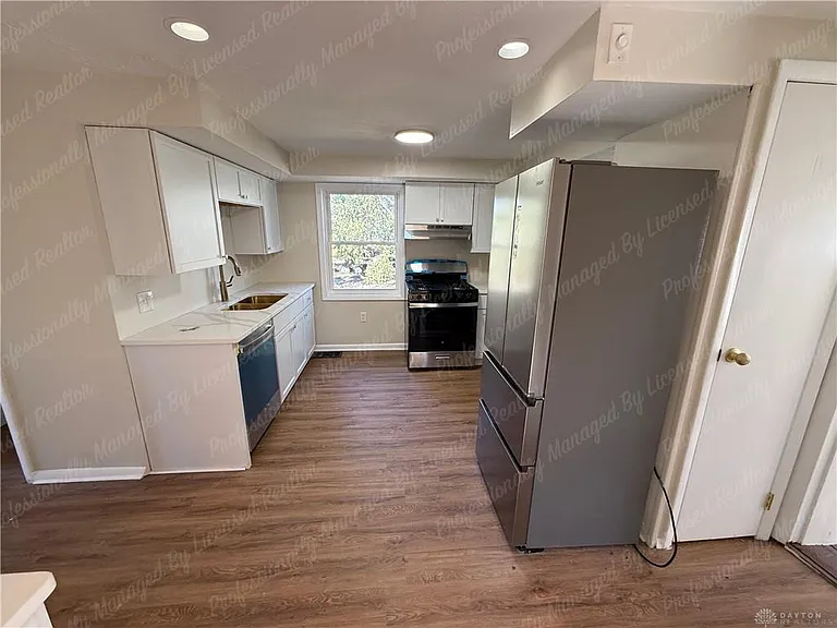 675 Wright St — Photo 14