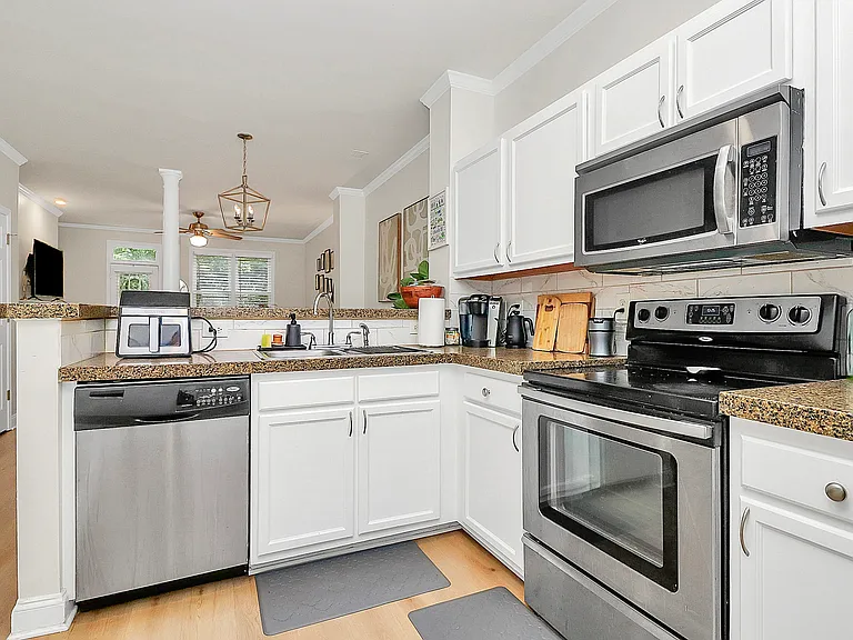 1532 Cleveland Ave — Photo 5