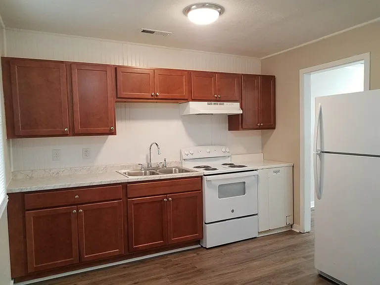1217 Davis St — Photo 3