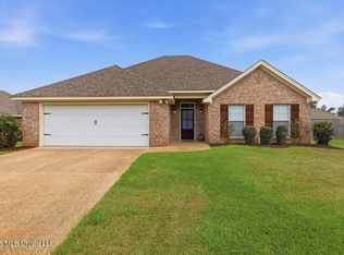 1074 Spanish Oak Dr, Pearl, MS 39208