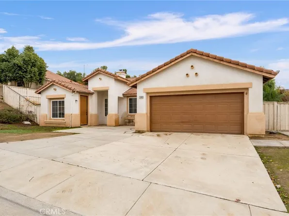 21068 Creekside Dr, Lake Elsinore, CA 92532