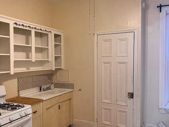 Large eat-in/work-in kitchen
