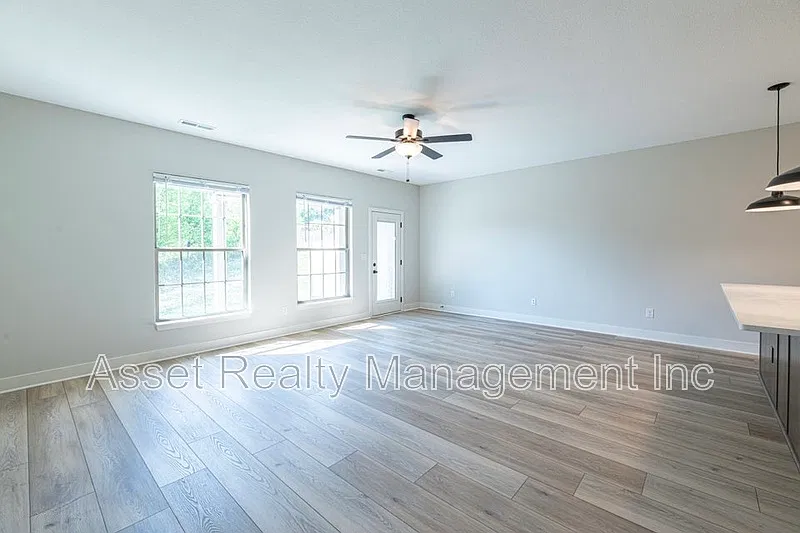 3 bed, 2.5 bath, 1644 sqft, $2,495 — Photo 4