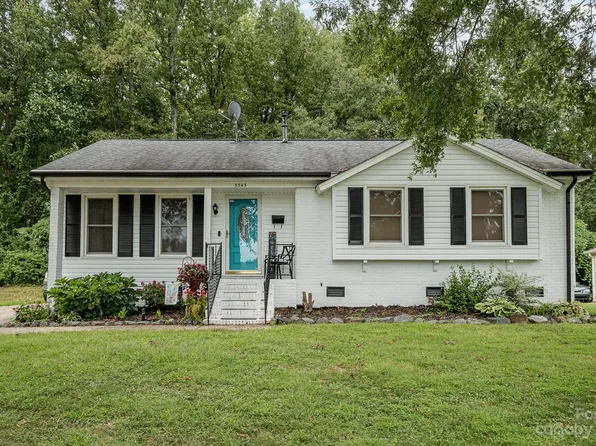 3343 Misty Wood Dr, Charlotte, NC 28269