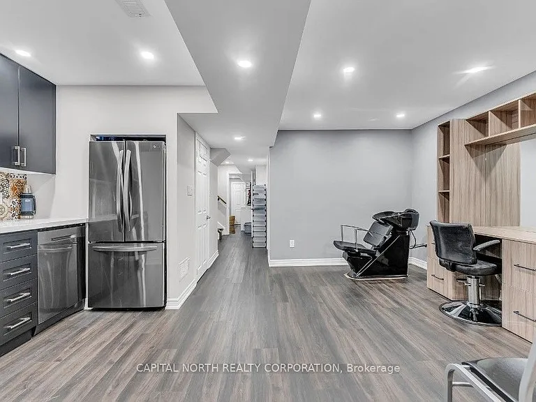 66 Waterbury St — Photo 4