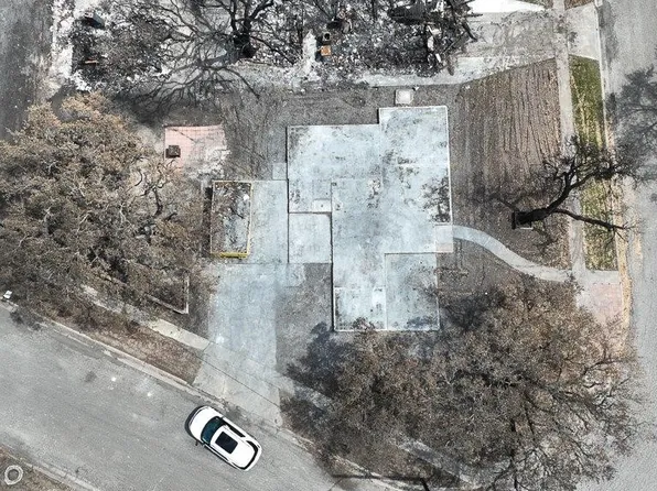 825 Hamilton St, Sinton, TX 78387