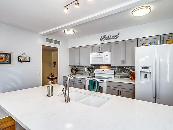 4th image of 9220 E Calle Cascada