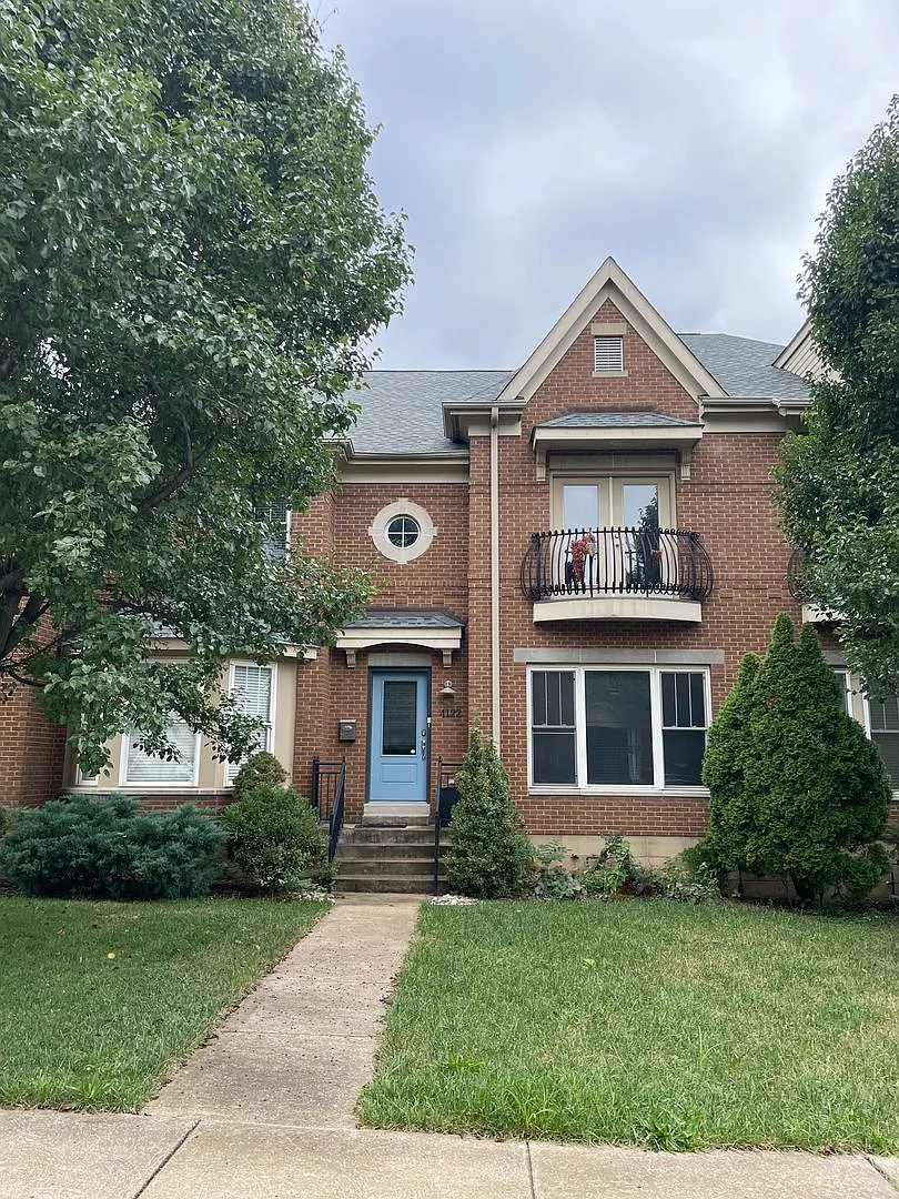 Two bedroom three bath home in great central location — Photo 1