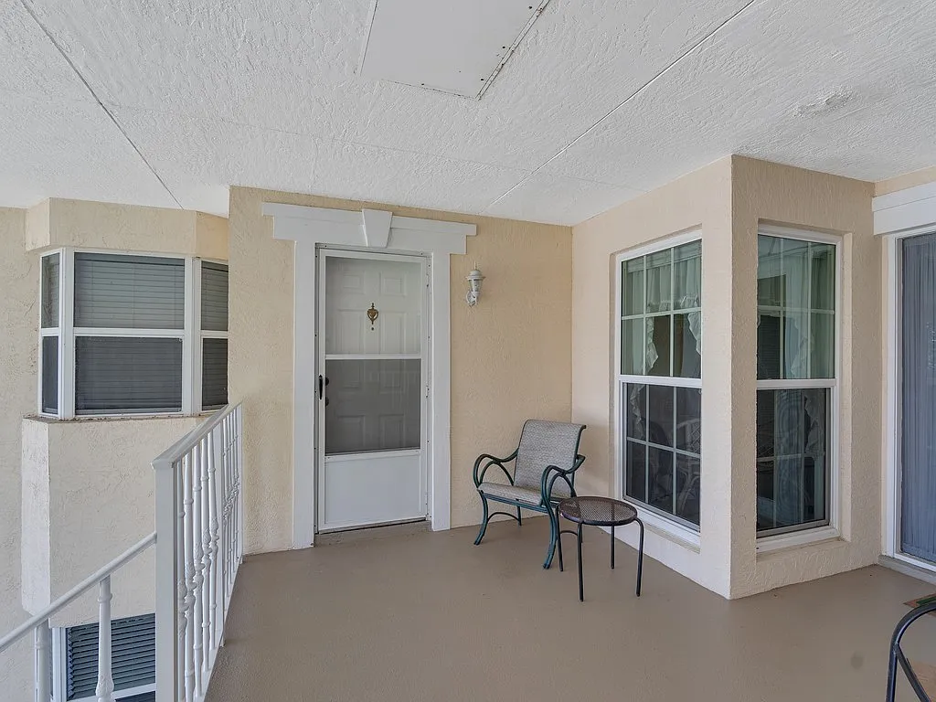 Building Photo - 655 W Lake Jasmine Cir #207